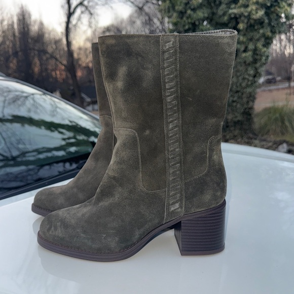 Vince Camuto Green Suede Leather Zelcinna Heel boots 9W Wide Water Repellent - Picture 1 of 7